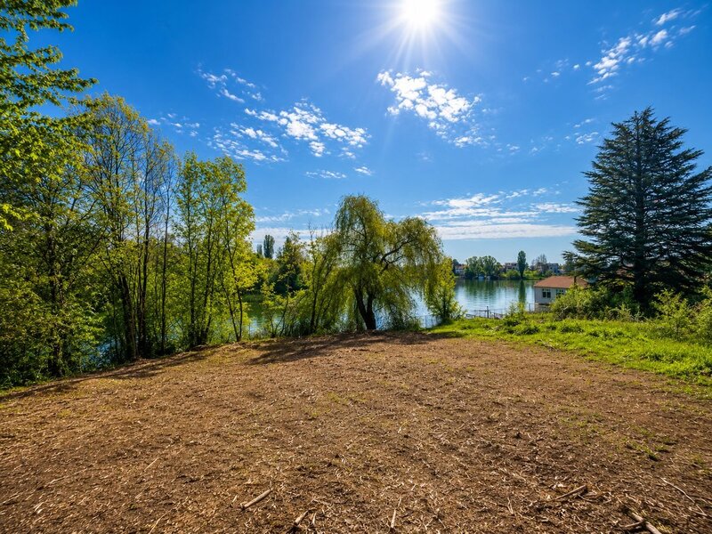 Snagov  teren rar pe lac Snagov  2.000 mp  ponton + garaj barca - autorizatie