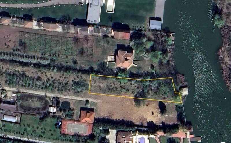 Snagov  teren rar pe lac Snagov  2.000 mp  ponton + garaj barca - autorizatie